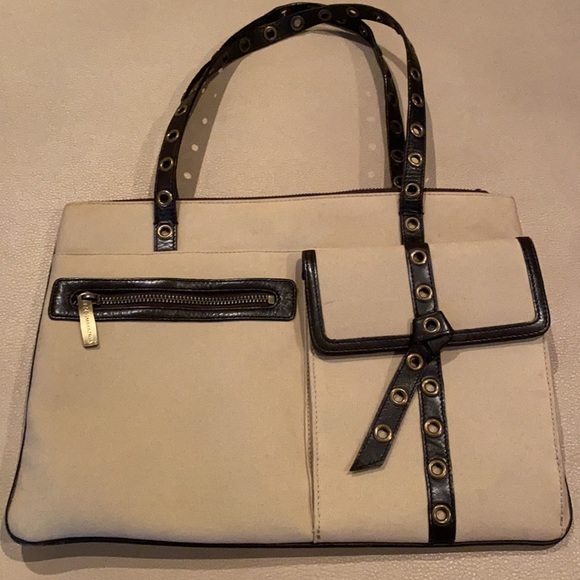 🌺 Stylish BCBG Maxazaria hand/shoulder bag - Picture 1 of 11